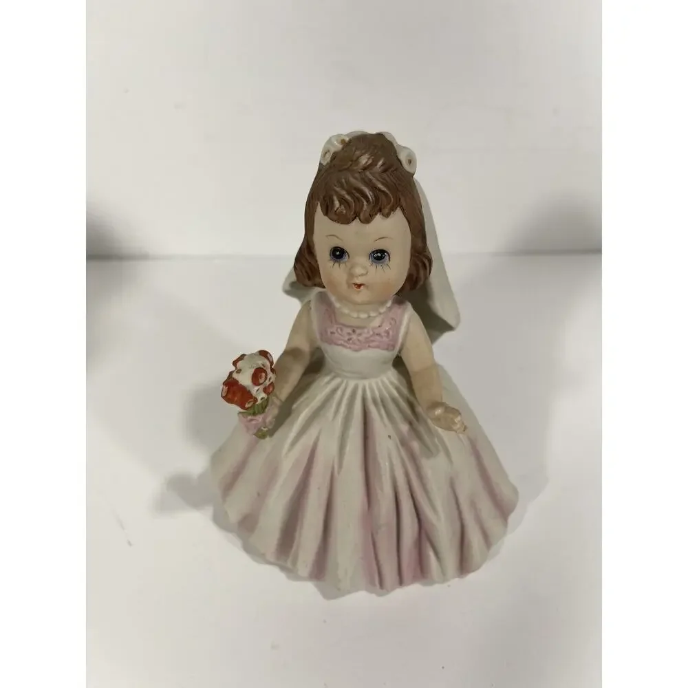 Vintage Ceramic‎ Bride Doll With Dress Veil And Flower Bouquet Music Box READ